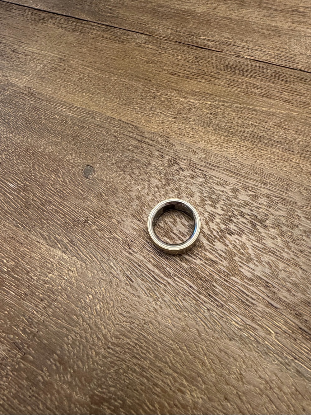 Oura Ring 4 - Gold (Size 6)